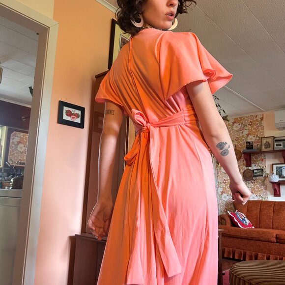 1970s prairie maxi dress in pale pink with butterfly cap sleeves and empire wais - Picture 9 of 16